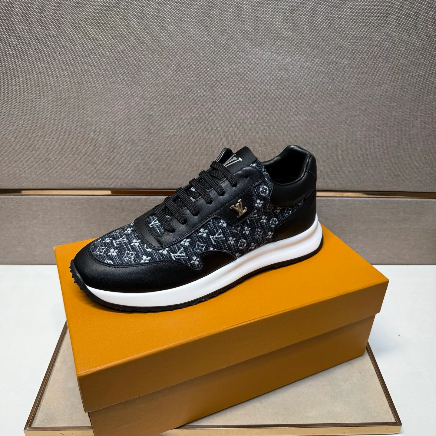 ⬛️Ex-factory price p442【LV～】men's casual shoes, 2025z cabinet sales simultaneously 🔶Size: 38-44 #️⃣ 🔷3 colors🔜The upper is made of multi-material splicing ➕Genuine leather lining, comfortable and breathable, sole: original comfortable and wear-resistant outsole, ⚠️real thing📱photographed🎬real thing is better📢📢📢